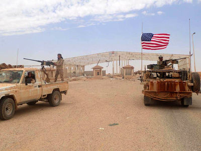 حمله به پایگاه غیرقانونی آمریکا در سوریه/ العمر منهدم شد