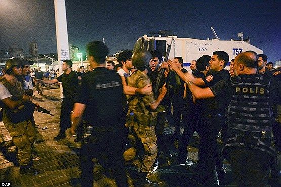 ترکیه بیش از ۳۰ هزار افسر پلیس را اخراج کرد