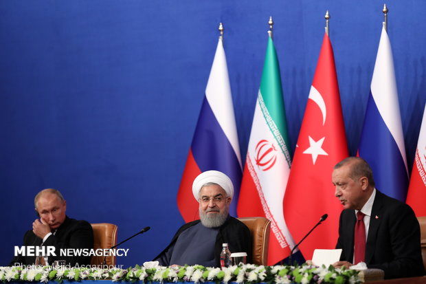 نشست مشترک خبری سران ایران، روسیه و ترکیه در حال برگزاری است؛  روحانی: نباید غیرنظامیان در ادلب آسیب ببینند+در حال تکمیل