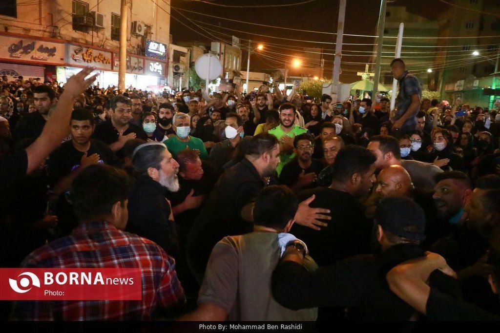 اعتراضات آبادانی‌ها در پنجمین شب فاجعه متروپل/ ورود پلیس با گاز اشک‌آور و تیر هوایی + فیلم