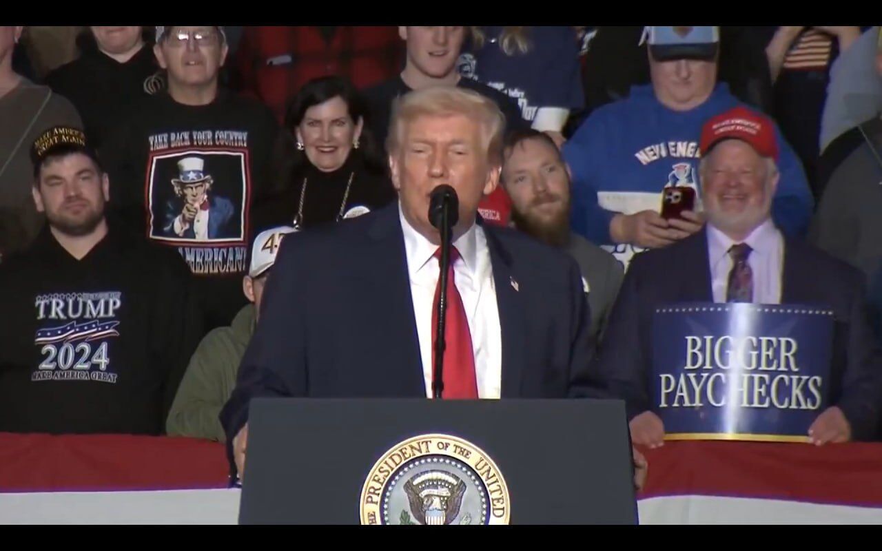 تهدید جدید ترامپ: یک ناوگان زیبا در حال حرکت به سوی ایران است/ امیدوارم توافق کنند