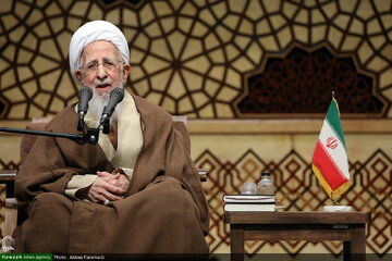 طعنه معنادار آیت‌الله جوادی آملی به برخی مدعیان: به‌جای نماز باران، دروغ و اختلاس را کنار بگذارید