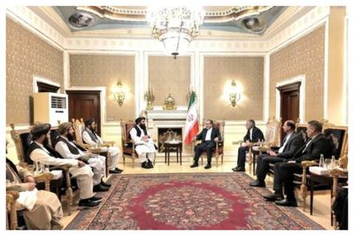 عراقچی با سرپرست وزارت خارجه افغانستان رایزنی کرد