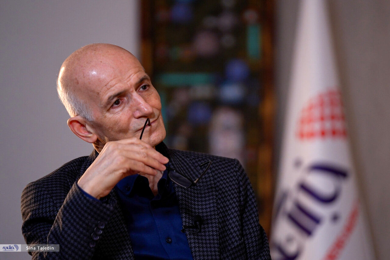 فراستخواه: دال مرکزی اتفاقات سال&zwnj;های اخیر خشم اجتماعی است/ ناشنوایی سیستماتیک جامعه را دچار خشم کرده است/ مجاهدی: طبقه متوسط سقوط کرده و عصبانی است