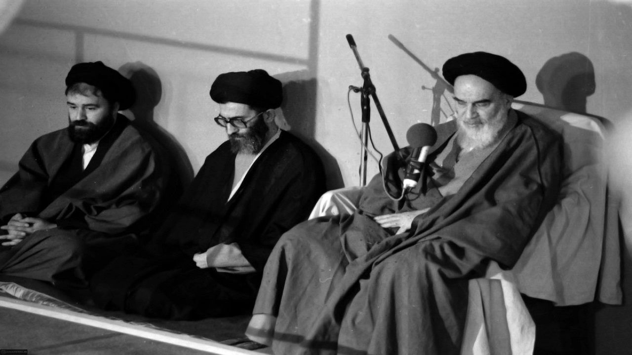 روزی که امام حکم ریاست جمهوری آیت الله خامنه‌ای را تنفیذ کرد
