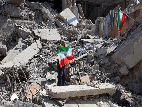 معماریِ اقتصاد ایران در پسا‌جنگ | پازوکی: از حاکمیت تفکرهای تندرو بر نظام تصمیم‌گیری اقتصادی نگرانم | نیاز به جذب سرمایه ایرانیان خارج از کشور داریم