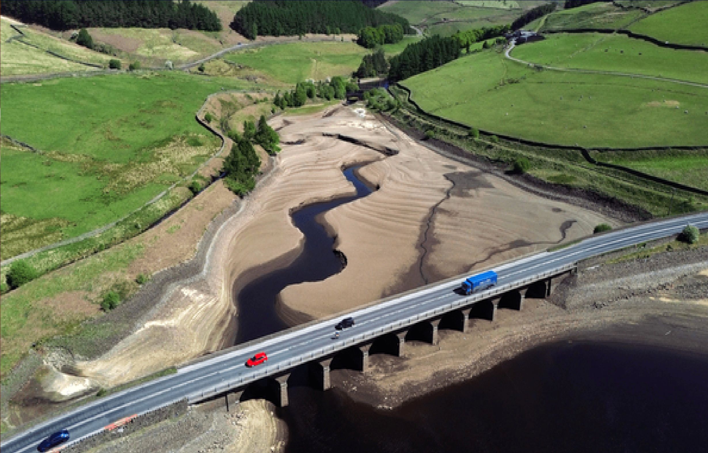 هشدار مقامات انگلیس؛ بحران آب وارد مرحله اضطرار شد / پر کردن استخر ممنوع شد