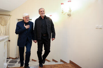 عارف استعفا داده است؟/ پشت پرده تاکید رسانه های نزدیک به قالیباف بر اختلافات دولت پزشکیان