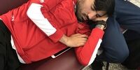 بازی محسن مسلمان بر روی تخت خواب ! +عکس