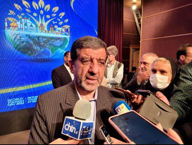 پیگیری مطالبات دانشجویان وسط بازار کرمان توسط ضرغامی!