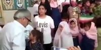 ریزش ناگهانی سکوی کودکان هنگام اجرای سرود سلام فرمانده + فیلم