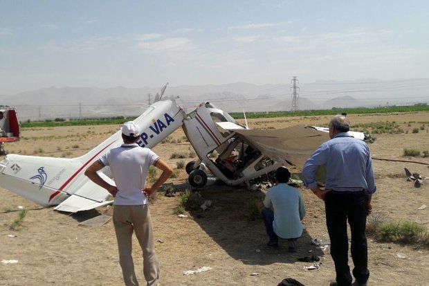 یک هواپیمای آموزشی در هشتگرد سقوط کرد