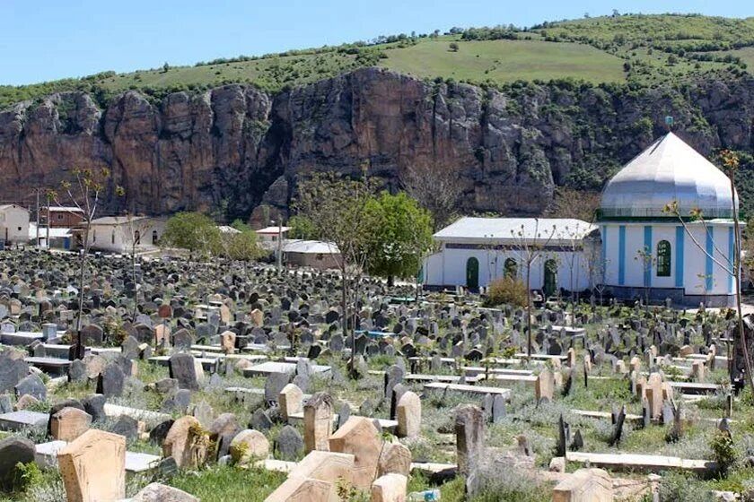 تصاویری از مخوف ترین قبرستان ایران/ اینجا اولین گورستان مسلمانان است!