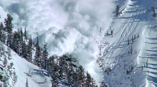 هشدار! کوهنوردان به ارتفاعات نروند/ خطر یخ زدگی و ریزش بهمن در ارتفاعات