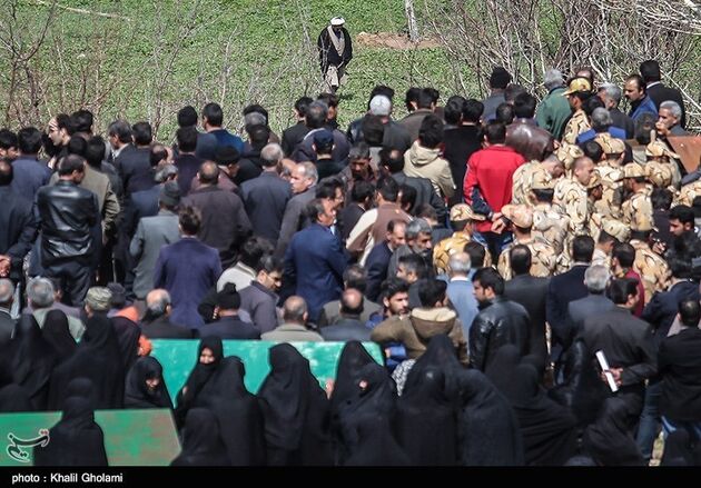 تشییع پیکر جانباختگان سیل عجب شیر