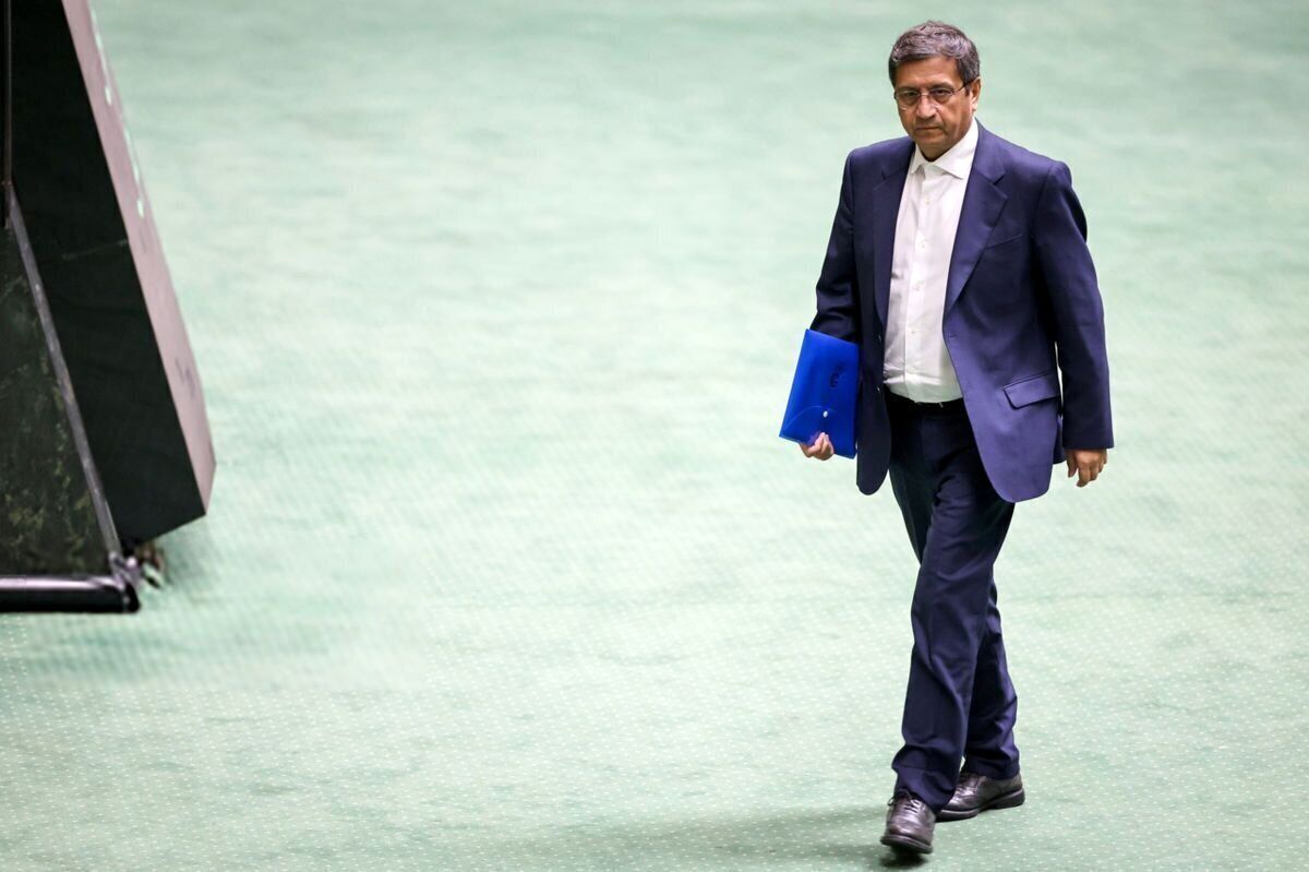 تکذیب یک خبر درباره همتی / ادعای نماینده تندرو دروغ از آب درآمد؟