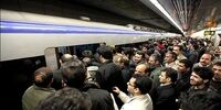 شکستن شیشه مترو تهران توسط مسافران + فیلم 