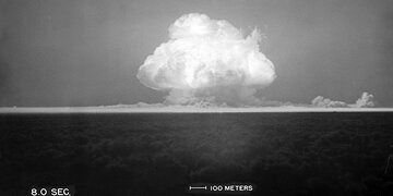 تصویر عجیب اولین بمب اتمی جهان که در آمریکا منفجر شد