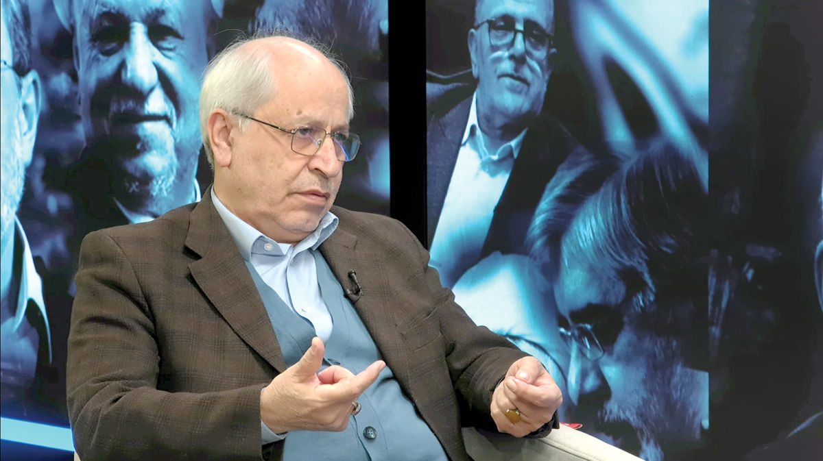 مسعود نیلی: عقل سلیمی که می‌گوید نظام چند نرخی باید برچیده شود همان عقل باید تشخیص دهد سیاست خارجی هم لازم است | نمی‌توان در عین تنش در روابط خارجی، تلاطم بازار ارز را آرام کنیم | هیچ ارتباطی با دولت ندارم | بسیار نگران آینده ایران هستم