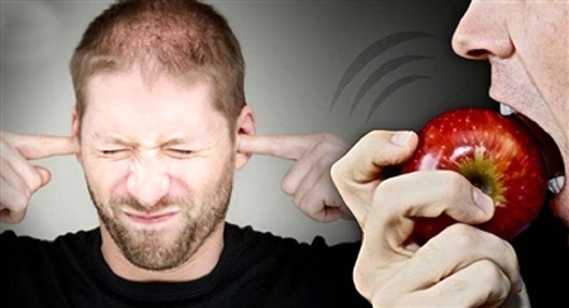  صدای غذا خوردن دیگران شما را آزار می‌دهد؛ دچار این اختلال هستید

