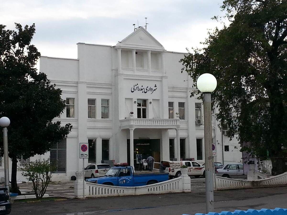 یک شهردار از سمت خود عزل شد