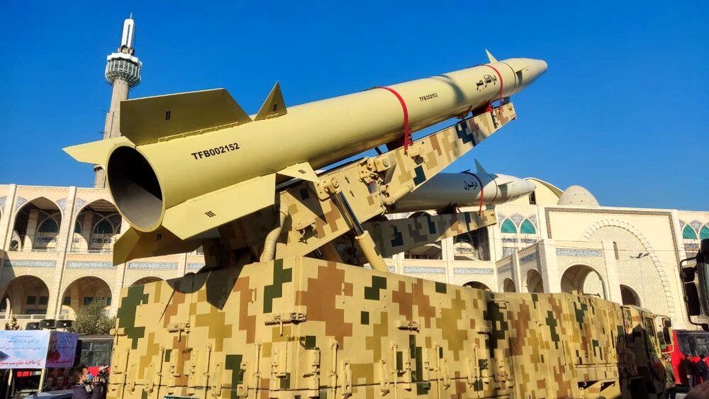 نمایش موشک‎‌های مهاجم به عین الاسد در تهران+ عکس