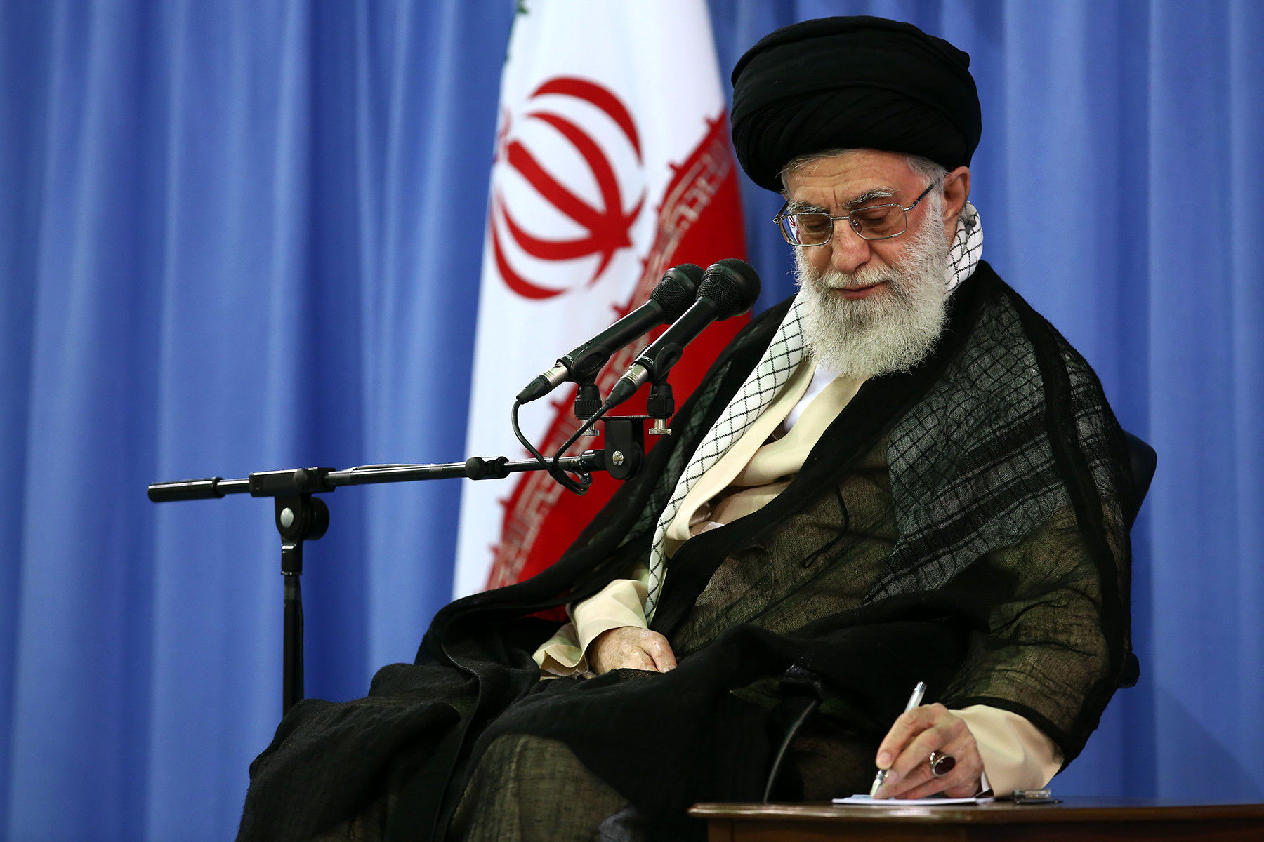 پیام رهبر انقلاب در پی قهرمانی مقتدرانه تیم ملی کشتی فرنگی در جهان/آفرین به ورزشکار و مربی و مدیر ملت را شادمان و کشور را آبرومند کردید