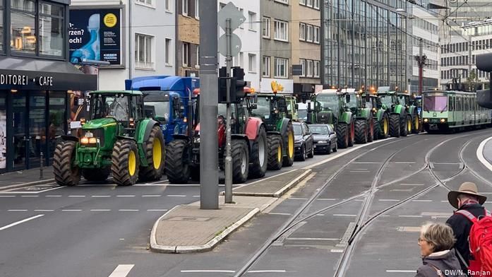 تراکتورهای کشاورزان معترض آلمانی در خیابان‌های برلین +تصاویر
