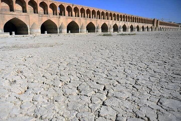 آب در زاینده رود جاری شد