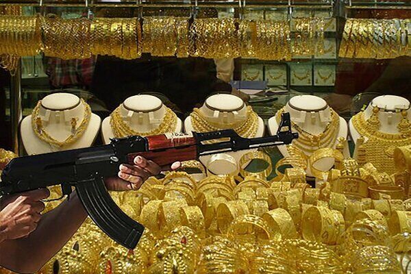 لحظه عجیب سرقت مسلحانه از یک طلافروشی با لباس زنانه+ فیلم 