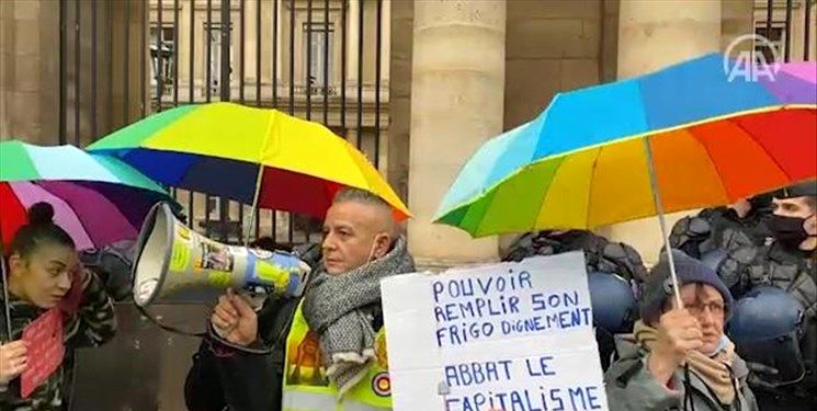 خیابان‌های پاریس در تصرف جلیقه زردهای معترض به ماکرون