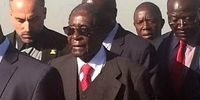 چه کسی به استقبال رابرت موگابه رفت؟ + عکس