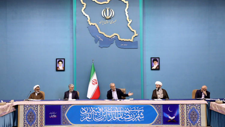 پزشکیان: اگر به قرآن عمل کنیم کشور به گلستان عدالت و پیشرفت تبدیل خواهد شد/ ما برای ریاست یا امر و نهی بر مردم نیامده‌ایم، بلکه برای حل مشکلات آنان مسئولیت‌ پذیرفته‌ایم