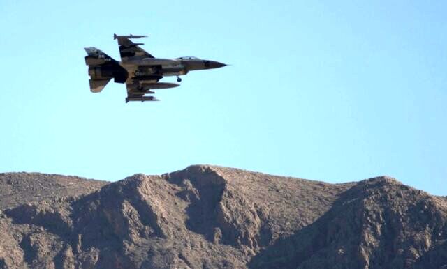 جنگنده‌های اف-۱۶ آمریکا  در آسمان عربستان