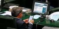 لغو چراغ خاموش دستور قالیباف در «ممنوعیت» ورود موبایل به صحن علنی | بیجارزهی: مجبوریم | زارعی: مردم انتظار دارند