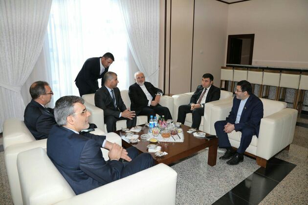 ورود ظریف به فرودگاه نخجوان