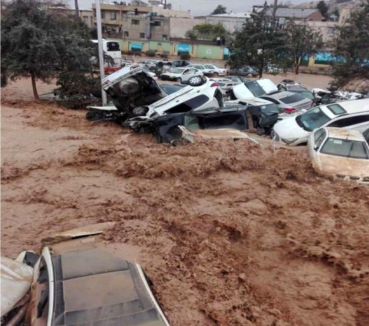 وزیر اطلاعات عازم شیراز شد/تلفات سیلاب شیراز افزایش یافت