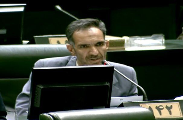 نماینده مجلس: اگر هر یک از قوا مسئولیت‌ها را به گردن یکدیگر بیندازند، مشکلات مردم حل نمی‌شود/ مسئولان باید از برخی منافع شخصی و جناحی عبور کنند
