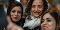 تصاویری از شب همدلی هنرمندان در کنار خانواده های آسیب دیده از جنگ