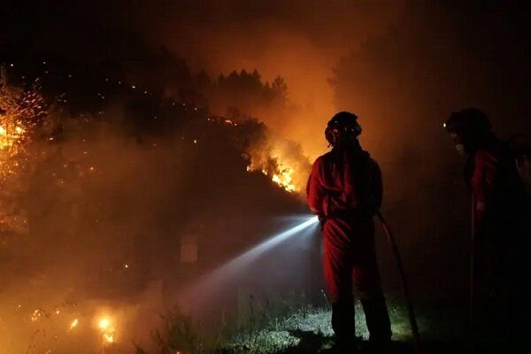 آتش‌سوزی گسترده در شهرک صنعتی اشتهارد + تعداد مصدومان