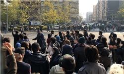تفاوت تجمع میدان انقلاب تهران با تجمعات دیگر شهرها/ سردادن شعارهای تند