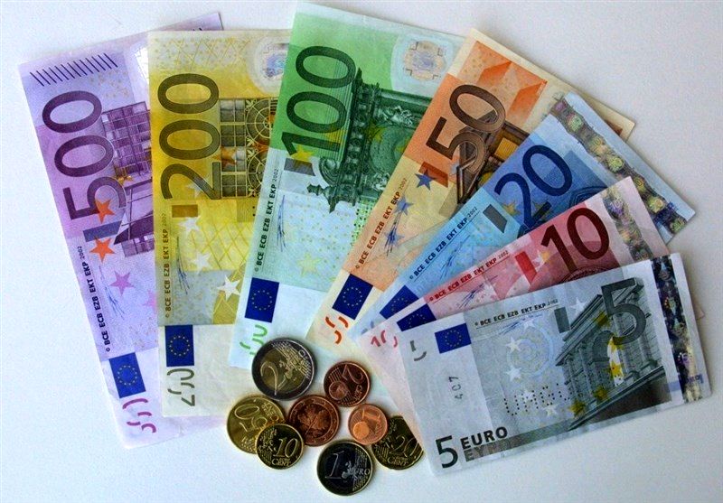 آغاز فروش ۵۰۰۰ یورو در شعب منتخب بانکی از امروز/ شرایط خرید اعلام شد