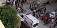 لحظه فوت یک شهروند در بندرعباس بر اثر سقوط تیر برق پس از زلزله شدید+فیلم