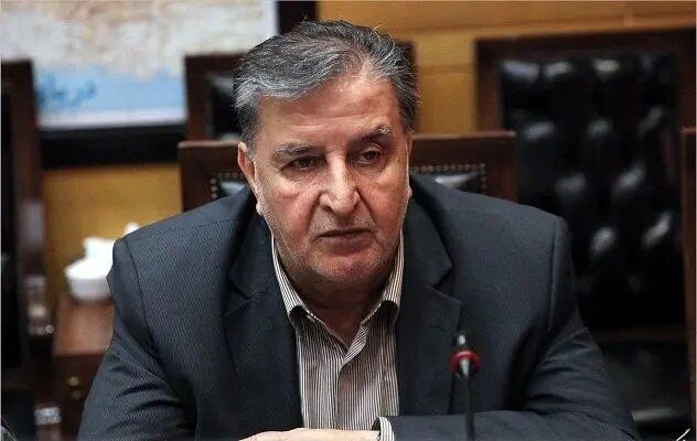 نماینده پیشین مجلس: هزینه‌های موسسات مرتبط با برخی افراد دولت را گرفتار کرده است