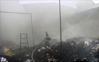 آتش‌سوزی انبارِ ضایعات در شهرک صنعتی محمودآباد