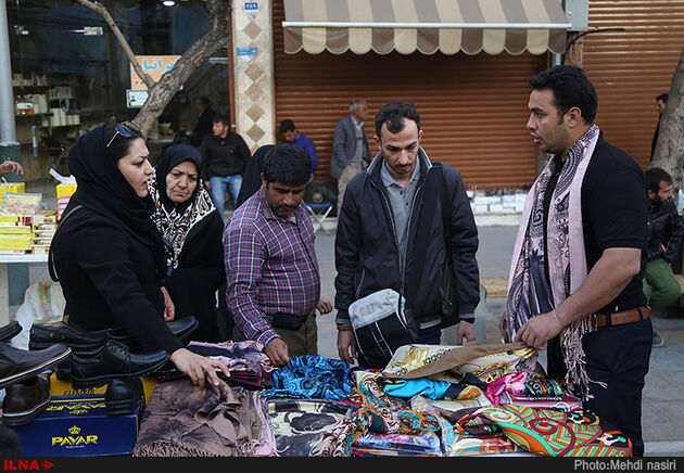 دستفروشی در خیابان ناصرخسرو