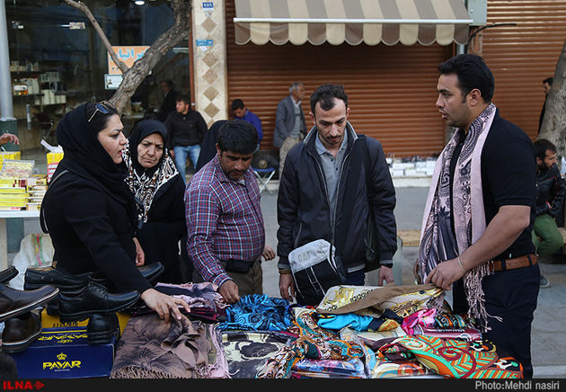 دستفروشی در خیابان ناصرخسرو
