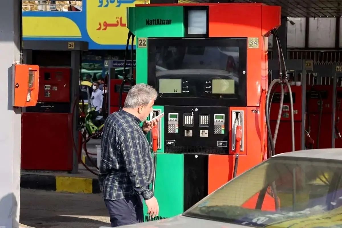 تصمیم سران قوا درباره قیمت بنزین اعلام شد
