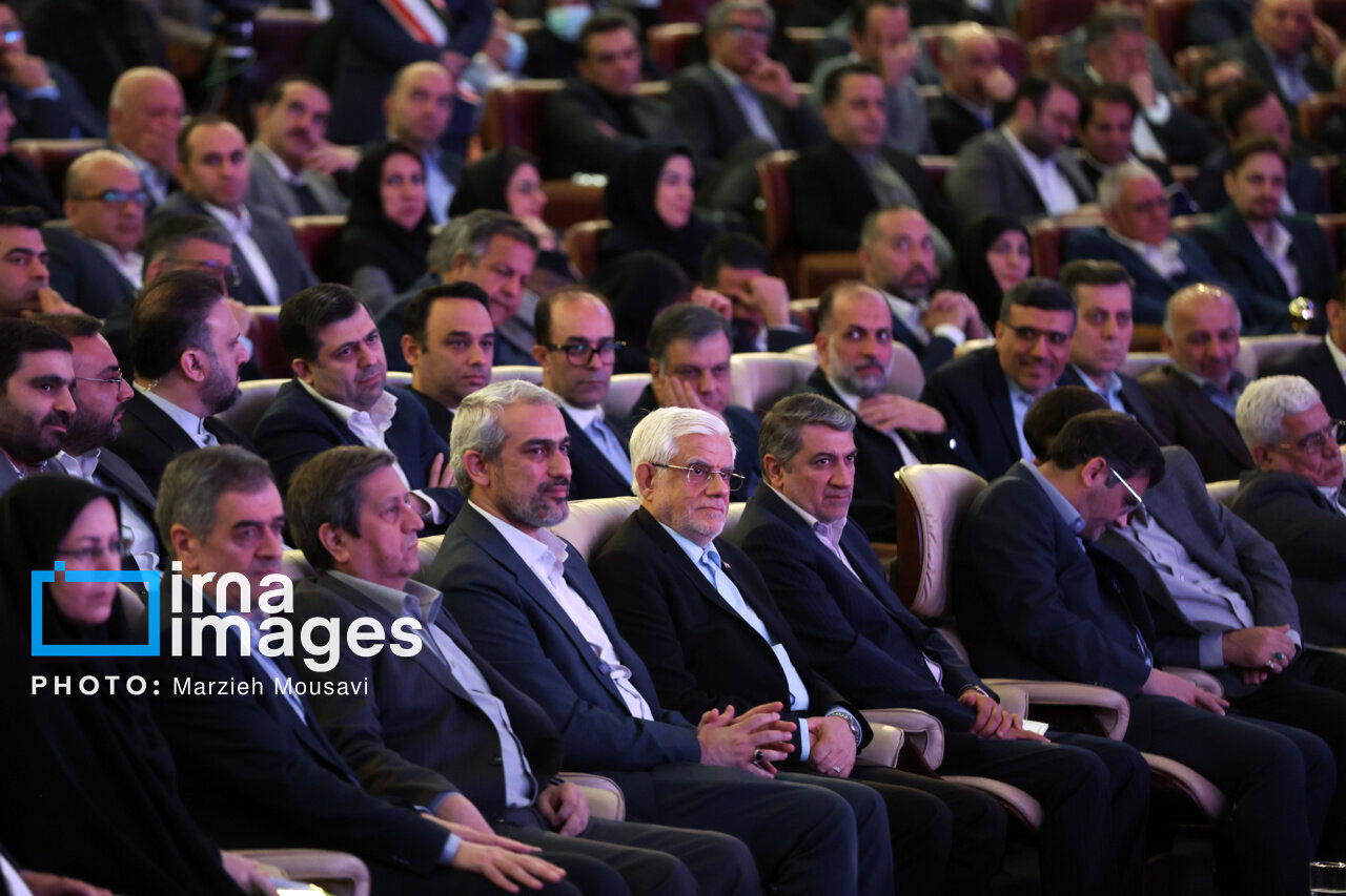 تصاویری از وزیر استیضاح شده دولت پزشکیان در کنار عارف و مدنی زاده 2