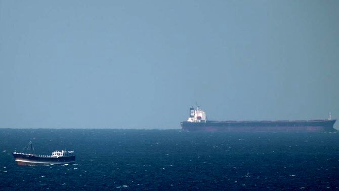 کشتی آسیب‌دیده در دریای عمان متعلق به اسرائیل است/ خدمه کشتی سالم هستند